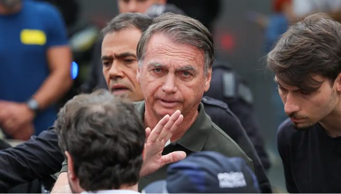  Alexandre de Moraes concede prisão domiciliar a Bolsonaro 